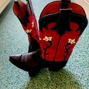 Womens Lucesse boots size 9.